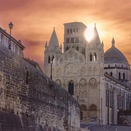 Au Cœur De La Cité D'angoulême Apartamento *