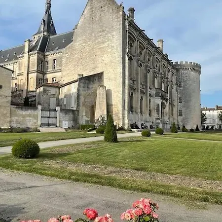 Au Coeur De La Cite D'angouleme * Angouleme