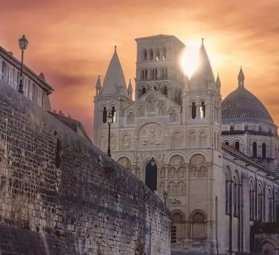 Au Coeur De La Cite D'angouleme Apartment *