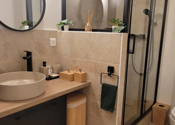 Au Coeur De La Cite D'angouleme *